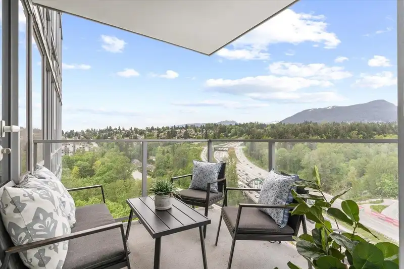 1908 680 SEYLYNN CRESCENT - photo 4 of 33
