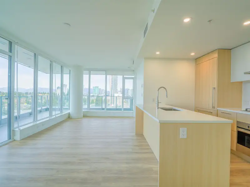 1904 9675 KING GEORGE BOULEVARD - photo 2 of 25