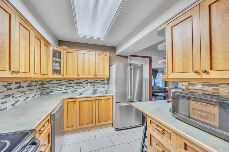 207 720 EIGHTH AVENUE - photo 3 of 32