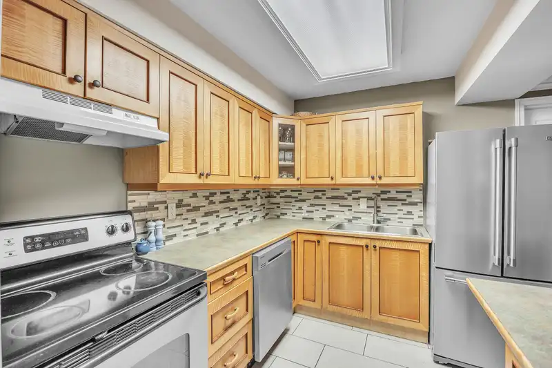 207 720 EIGHTH AVENUE - photo 4 of 32