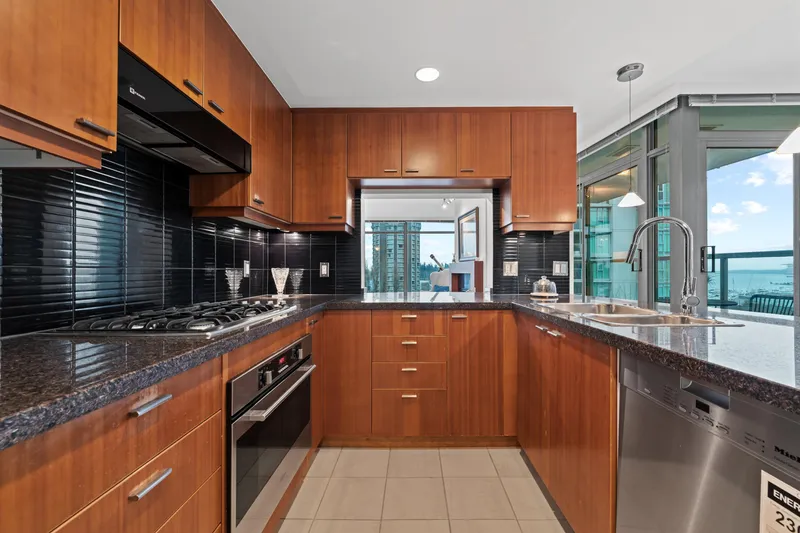 605 1680 BAYSHORE DRIVE - photo 2 of 22