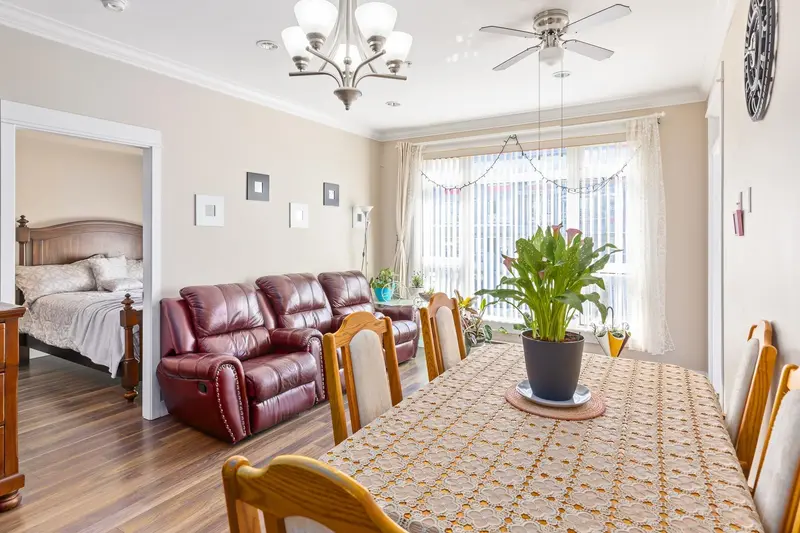 219 6888 ROYAL OAK AVENUE - photo 3 of 25