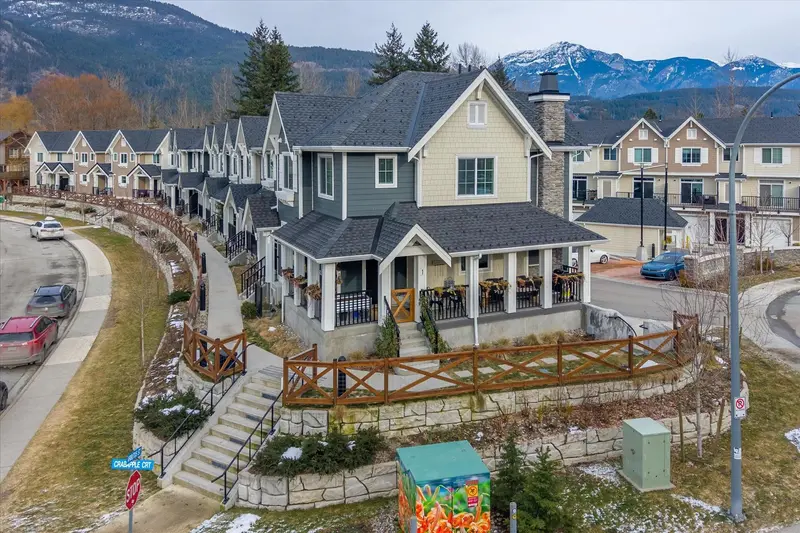 1 7360 CRABAPPLE COURT - photo 2 of 25