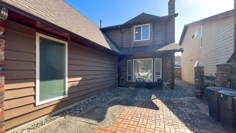 6060 DOULTON AVENUE - photo 3 of 32