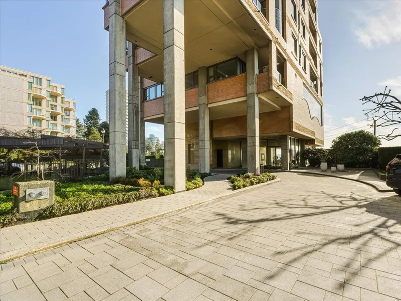 10 2250 BELLEVUE AVENUE - photo 2 of 25