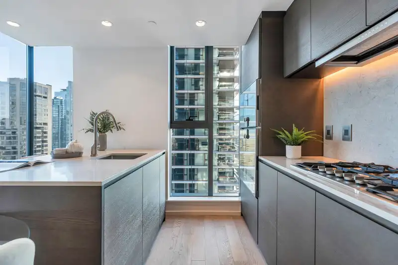 1106 1408 ROBSON STREET - photo 2 of 11