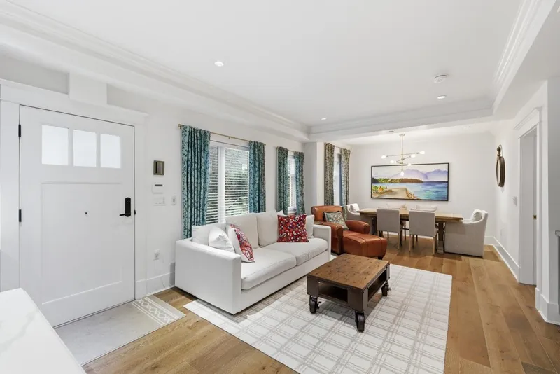 3176 BURRARD STREET - photo 2 of 25