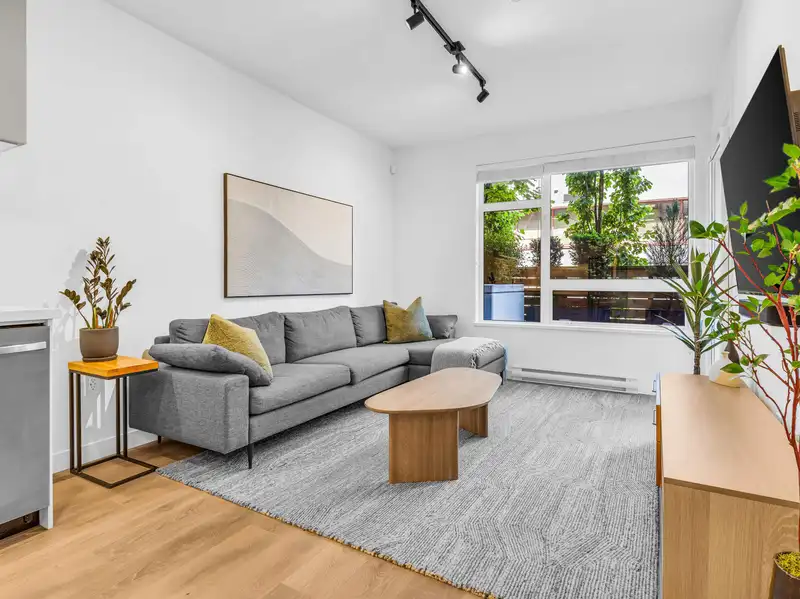 104 3018 ST. GEORGE STREET - photo 2 of 31