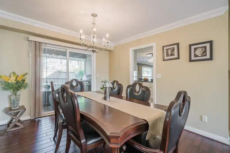 14768 30A AVENUE - photo 4 of 37