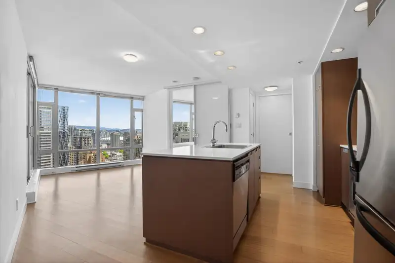 2706 1255 SEYMOUR STREET - photo 1 of 9
