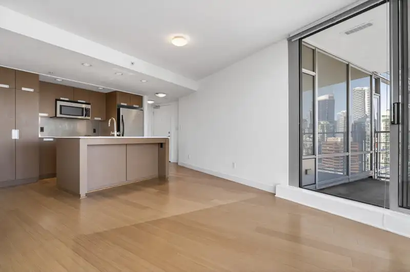 2706 1255 SEYMOUR STREET - photo 4 of 9