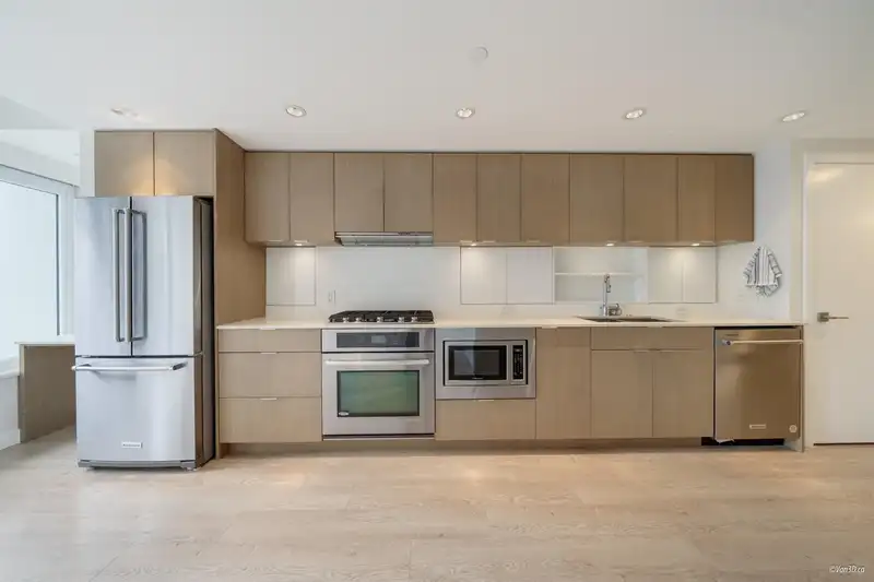 510 161 E 1ST AVENUE - photo 2 of 23
