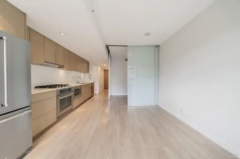 510 161 E 1ST AVENUE - photo 4 of 23