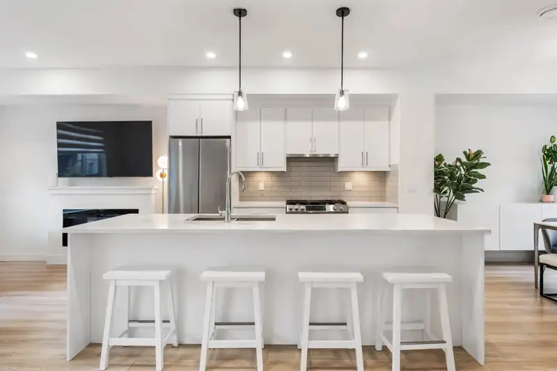 12 20559 86 AVENUE - photo 1 of 35