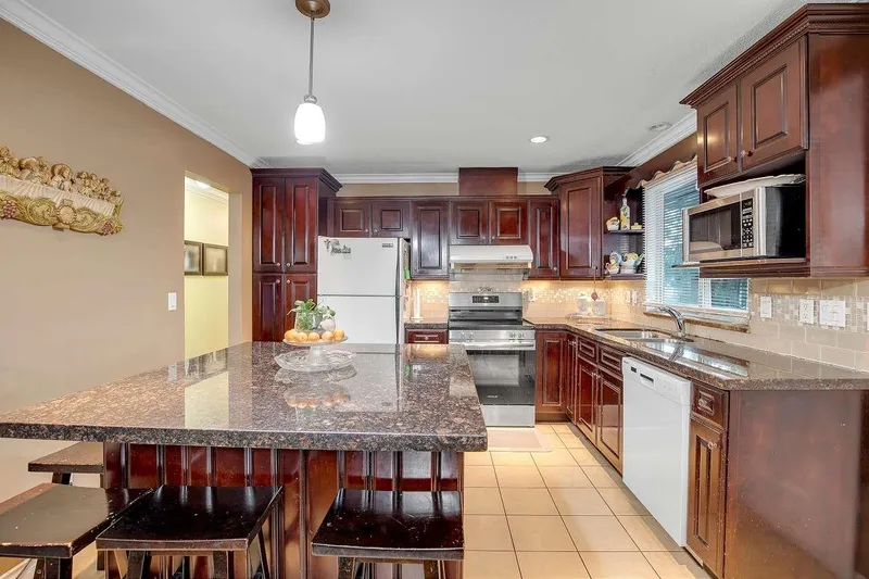 8825 160 STREET - photo 2 of 25