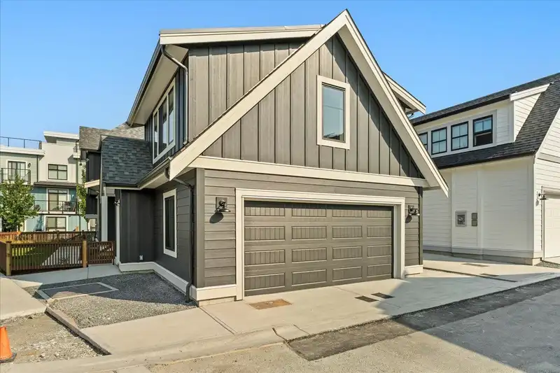 205 46211 PROMONTORY ROAD - photo 3 of 38