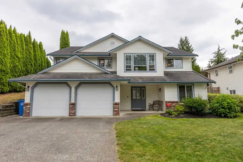 34908 MILLAR CRESCENT - photo 2 of 40