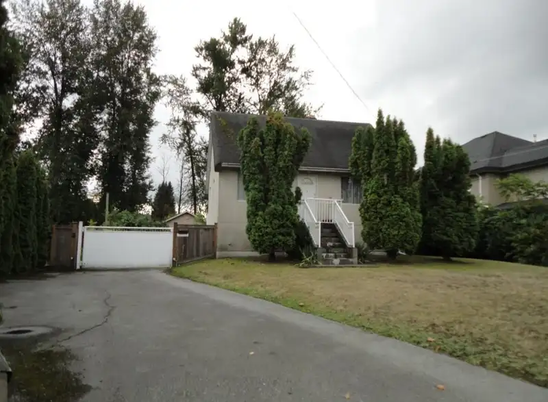 13268 96 AVENUE - photo 1 of 3