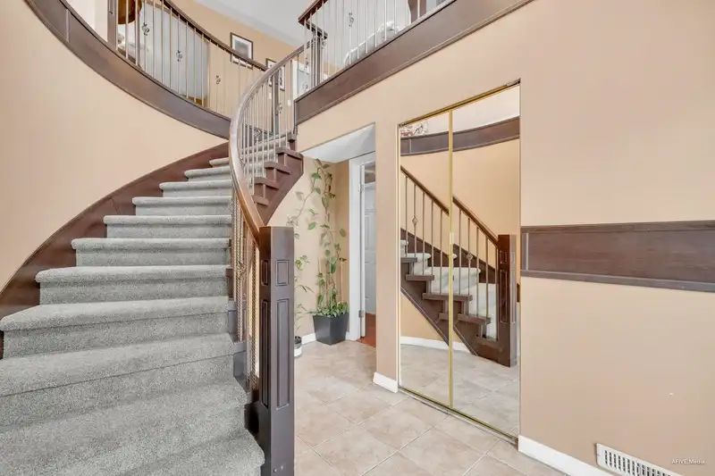 3528 GALIANO DRIVE - photo 4 of 32