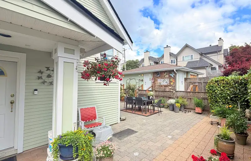 1015 ST. ANDREWS AVENUE - photo 2 of 6