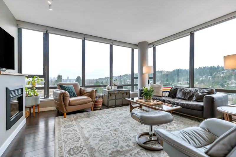 2002 400 CAPILANO ROAD - photo 1 of 25