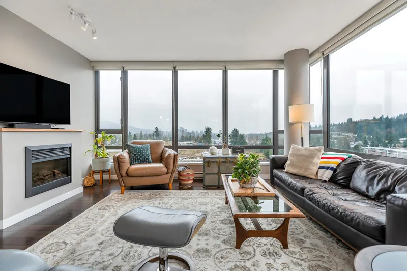 2002 400 CAPILANO ROAD - photo 3 of 25