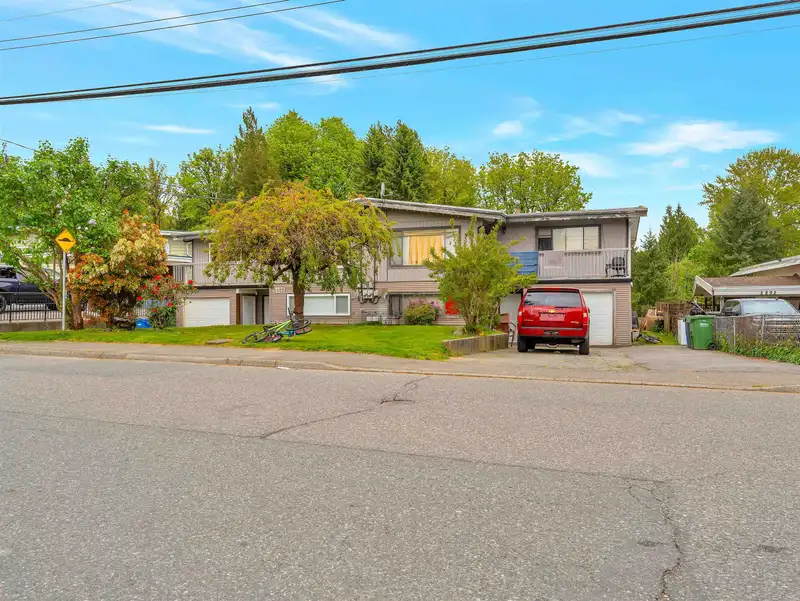 2900 2902 BABICH STREET - photo 1 of 38