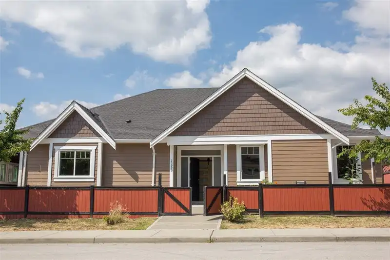 23995 121 AVENUE - photo 1 of 23