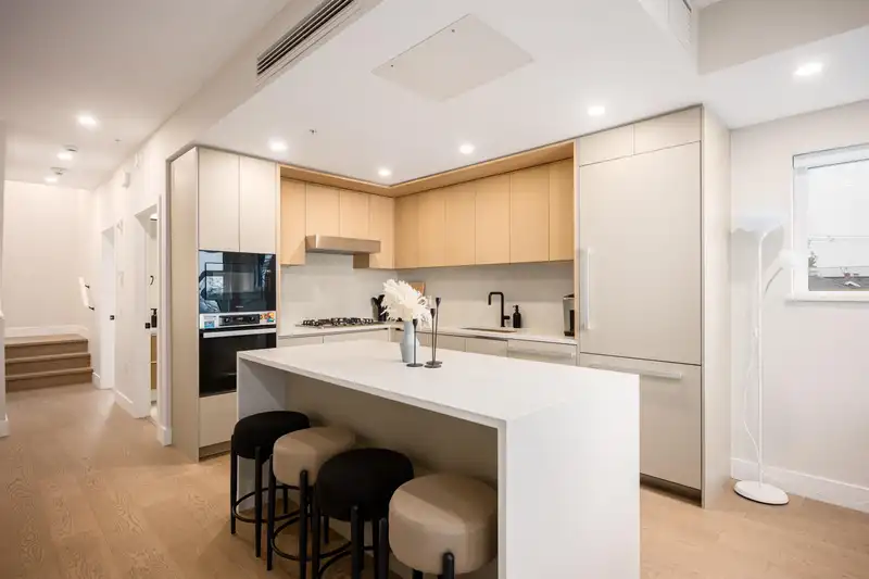 2 128 W WOODSTOCK AVENUE - photo 4 of 15