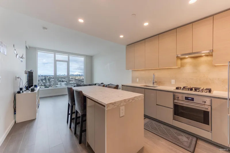 2704 2186 GILMORE AVENUE - photo 2 of 25