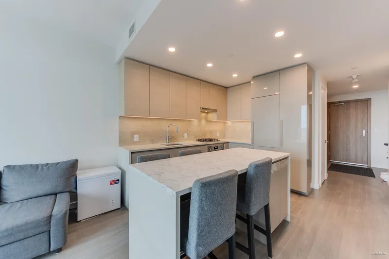 2704 2186 GILMORE AVENUE - photo 3 of 25