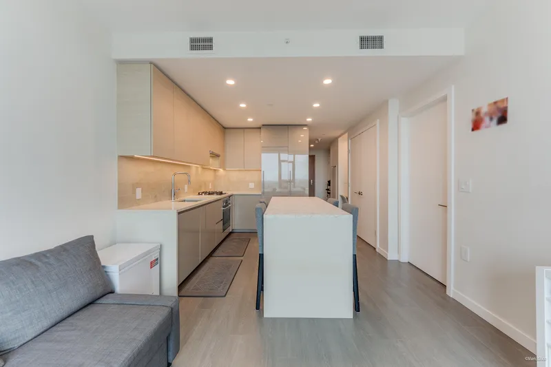 2704 2186 GILMORE AVENUE - photo 4 of 25