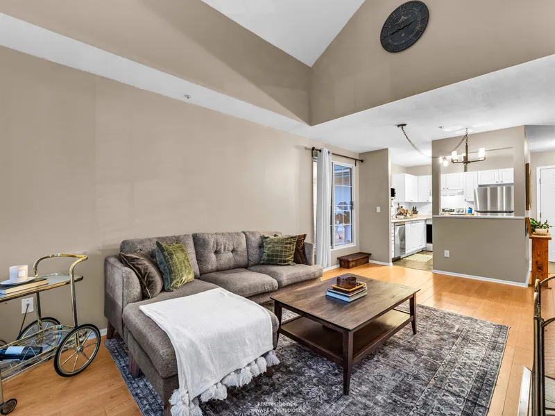 315 888 GAUTHIER AVENUE - photo 2 of 21