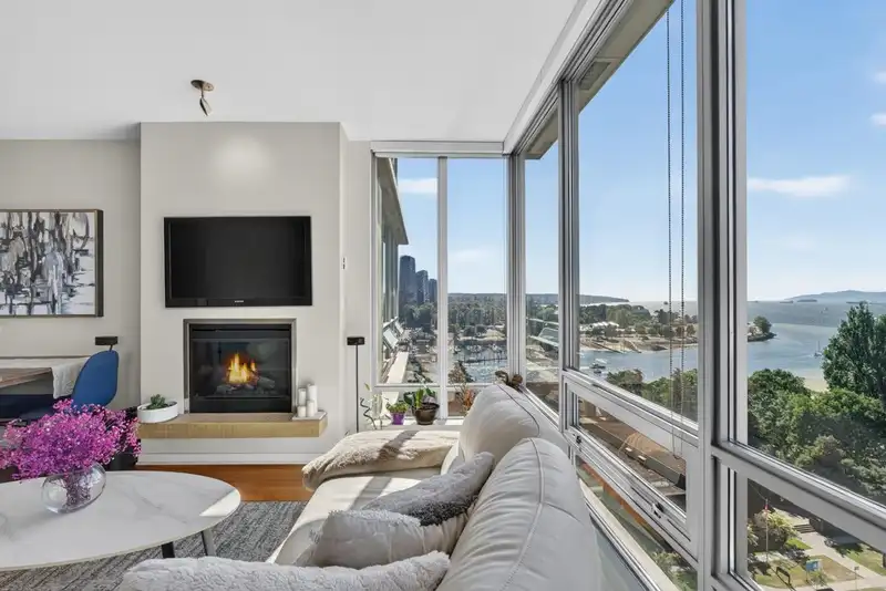 1505 1005 BEACH AVENUE - photo 2 of 20