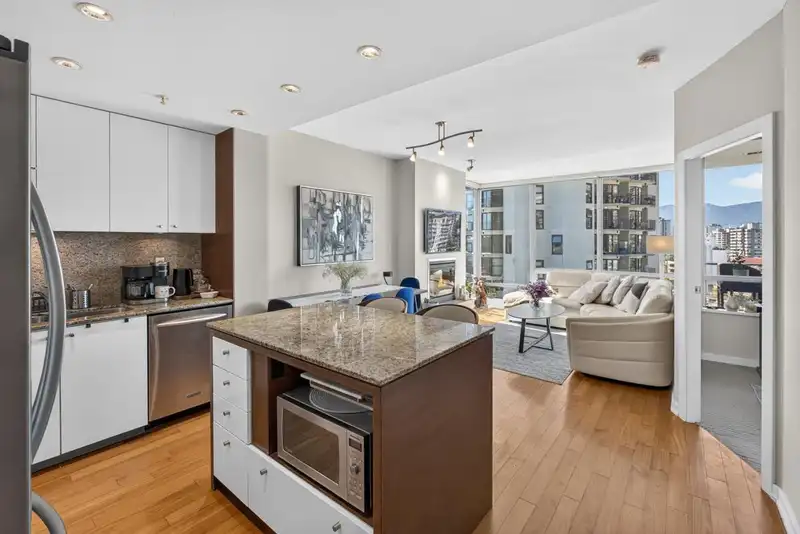 1505 1005 BEACH AVENUE - photo 3 of 20