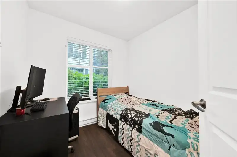 105 15340 GUILDFORD DRIVE - photo 4 of 33