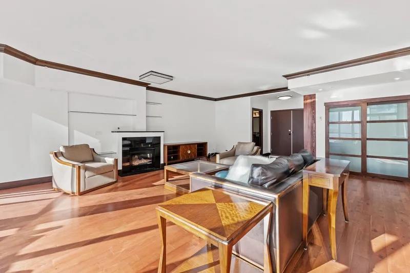 2001 1239 W GEORGIA STREET - photo 3 of 18