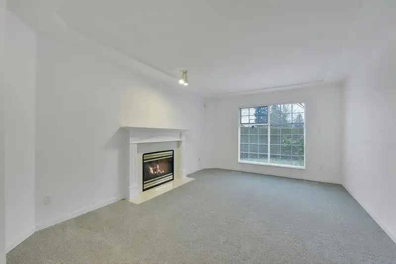 32 9168 FLEETWOOD WAY - photo 2 of 39