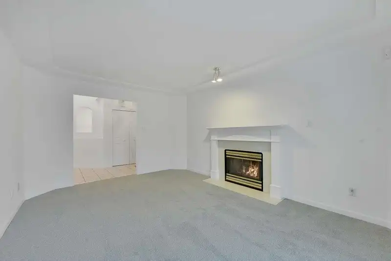 32 9168 FLEETWOOD WAY - photo 3 of 39