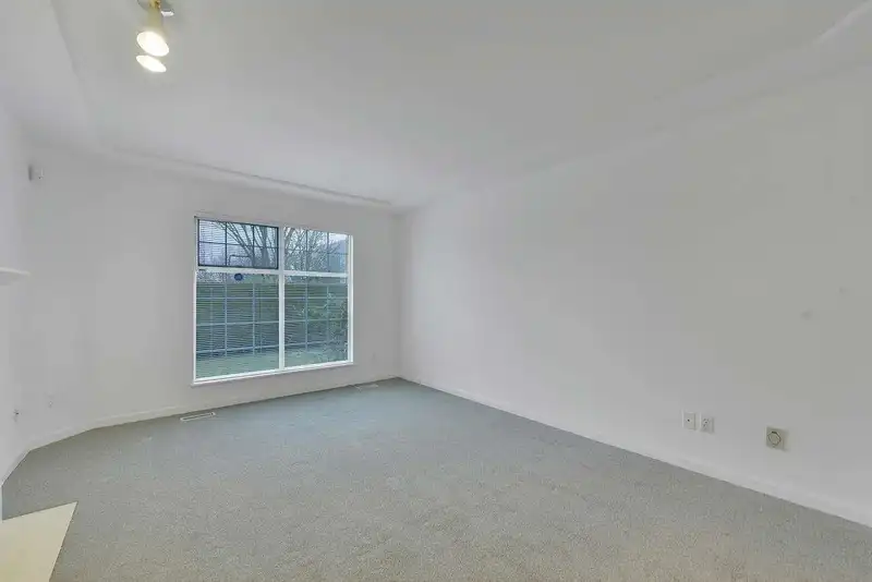 32 9168 FLEETWOOD WAY - photo 4 of 39