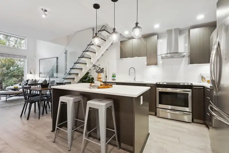 602 733 W 3RD STREET - photo 1 of 36
