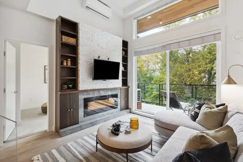 602 733 W 3RD STREET - photo 2 of 36