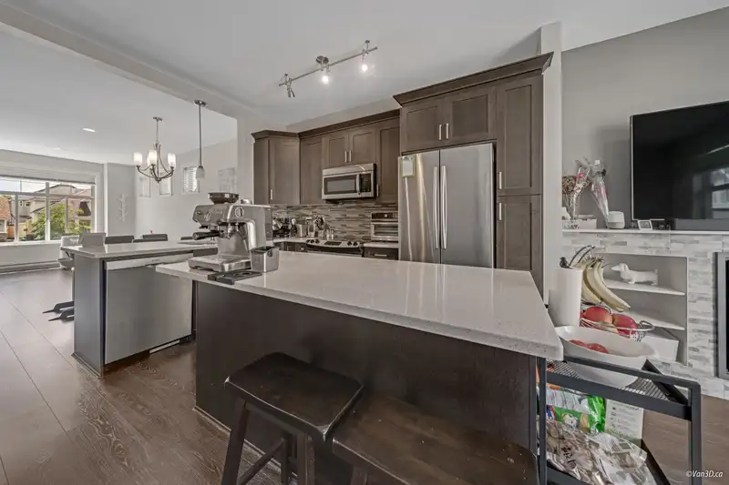 143 19525 73 AVENUE - photo 2 of 26