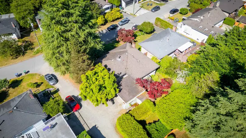 12534 GROVE CRESCENT - photo 2 of 31