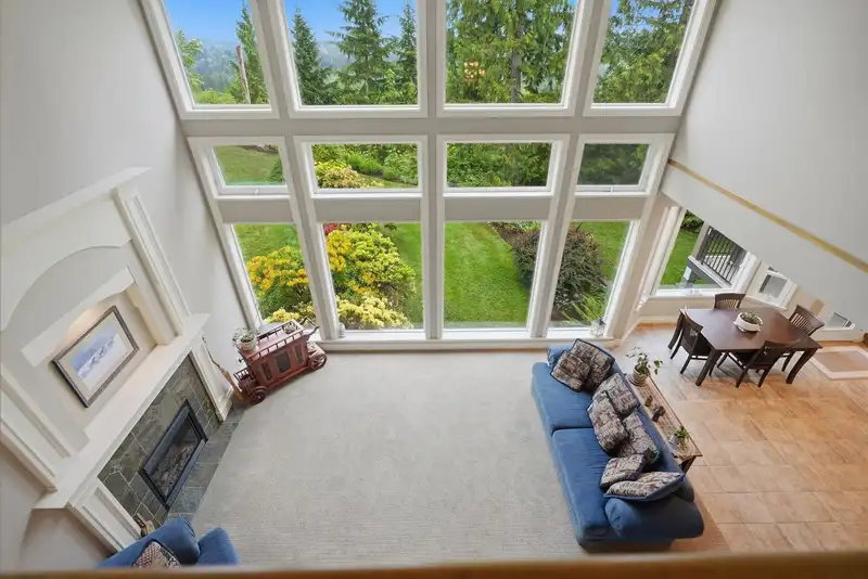 10240 ROLLEY CRESCENT - photo 3 of 40