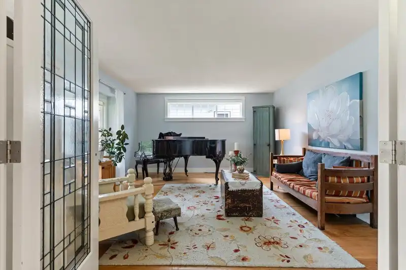 42302 KNOX AVENUE - photo 4 of 40