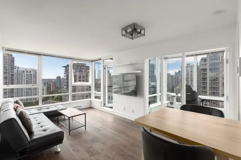 2710 928 BEATTY STREET - photo 1 of 32