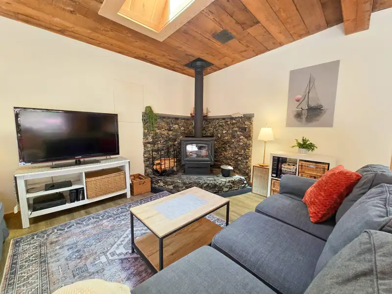 477 GAVIN ROAD - photo 4 of 40