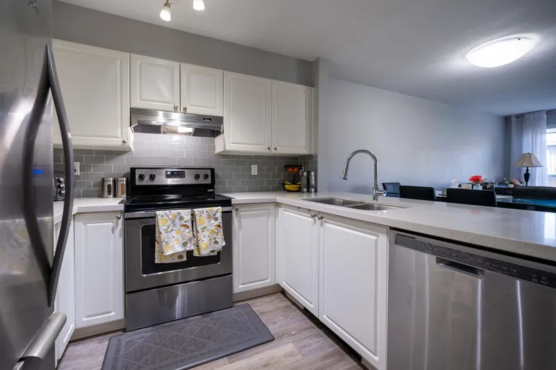 305 13733 74 AVENUE - photo 2 of 23