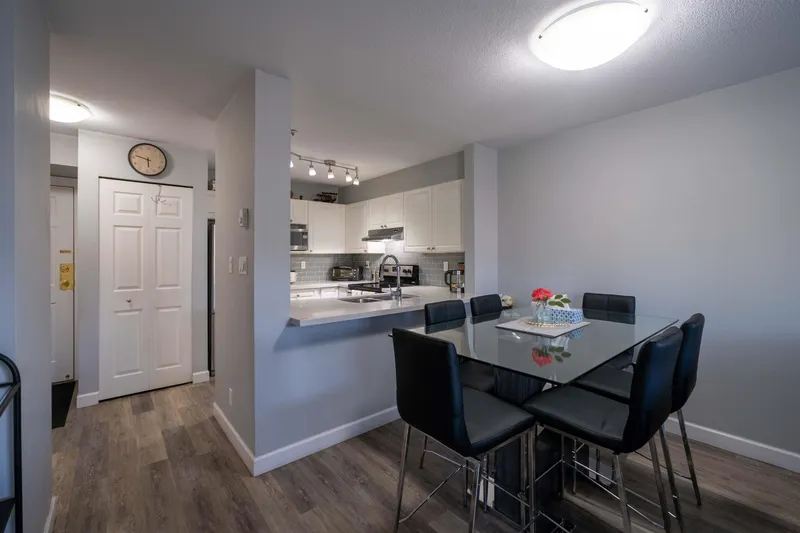 305 13733 74 AVENUE - photo 4 of 23